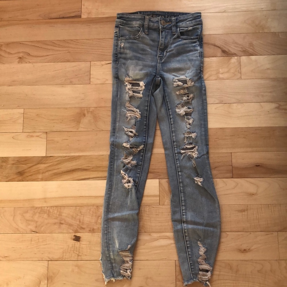 american eagle meduim wash ripped jeans high rise